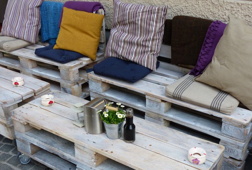 DIY Pallet Outdoor Furniture